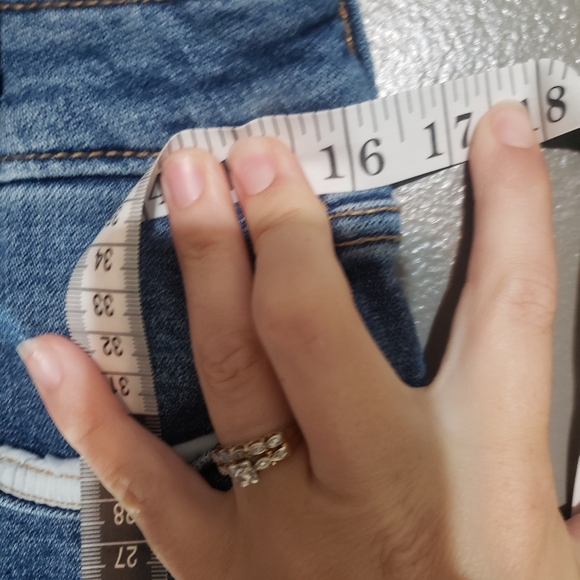 Old Navy Hi Rise Sky-Hi A-Line Mary Jo Jean Shorts Size 10 2022 Button Fly - Picture 4 of 10